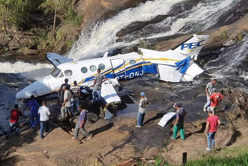 Avião com Marilia Mendonça cai no interior de MG
