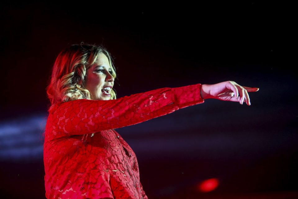 cantora Marília Mendonça durante show