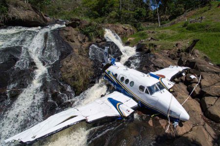 Peritos encontram 2º motor de avião em que morreu Marília Mendonça