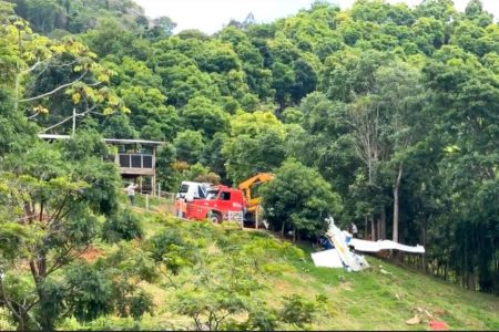 Avião é retirado de local Marília Mendonça