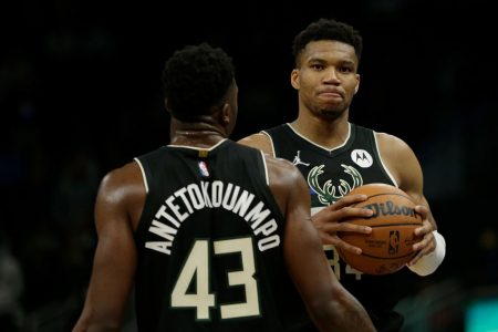 Giannis Antetokounmpo em duelo contra Utah Jazz