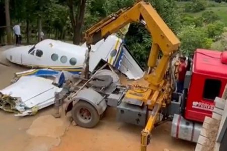 Destroços do avião avião Marília Mendonça