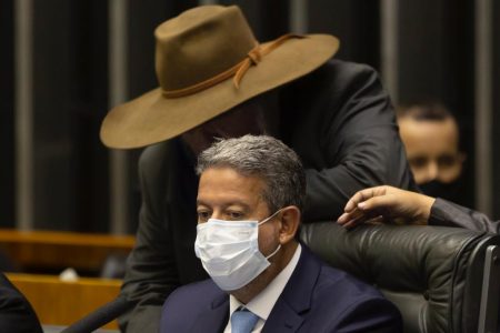Presidente Arthur Lira durante a votação do último destaque antes do 2• turno da PEC dos Precatórios