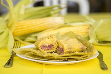 imagem colorida mostra Pamonha com linguiça - Metrópoles