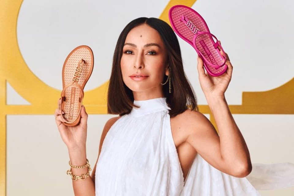 Sabrina Sato com sandálias