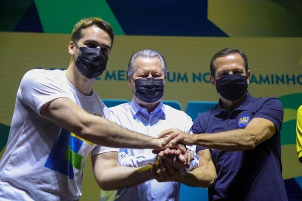 Eduardo Leite, João Doria e Arthur Virgílio