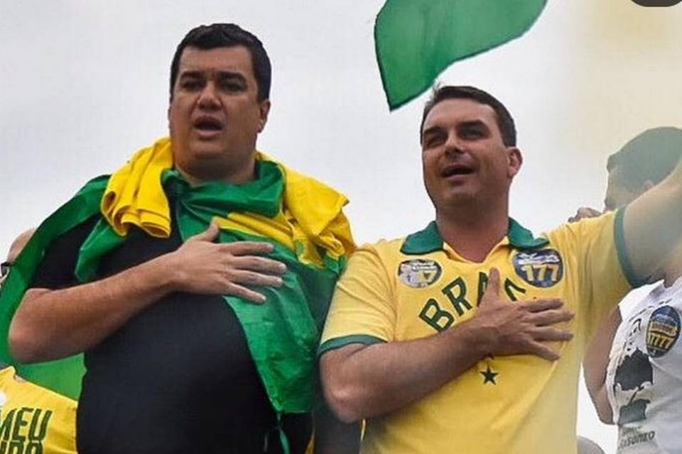 Flávio Bolsonaro e Leonardo Rodrigues
