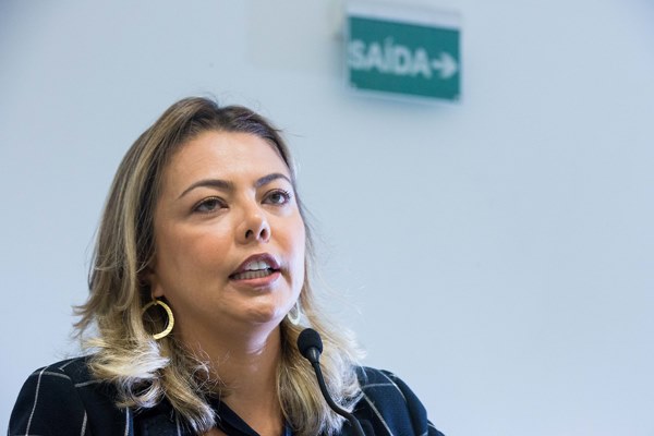 Leila Barros