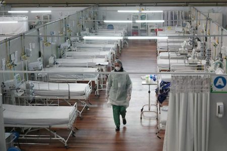 hospital de campanha vazio covid