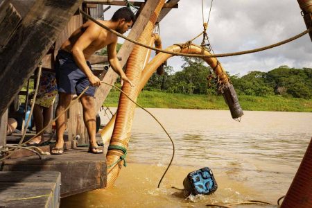 Garimpo fluvial em trecho do Rio Madeira amazonia