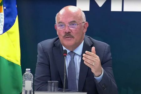 "Jamais permitiria ser usado", diz Milton Ribeiro sobre interferências no Enem