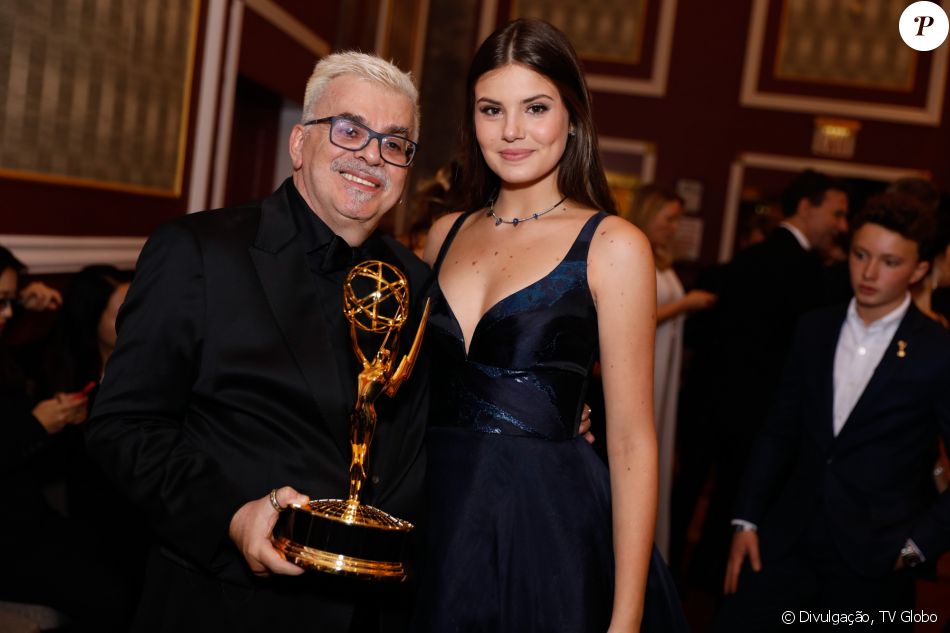 Walcyr Carrasco e Camila Queiroz