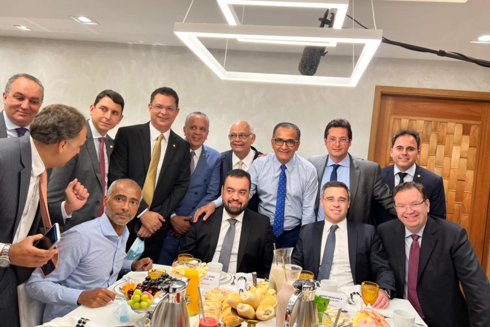 Antes de pregar em culto no Rio de Janeiro, em 9 de dezembro, André Mendonça participou de café reservado com o pastor Silas Malafaia, o governador do Rio, Cláudio Castro, deputados e desembargadores