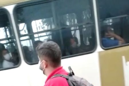 Lotado, ônibus pirata é flagrado rodando entre Taguatinga e Ceilândia