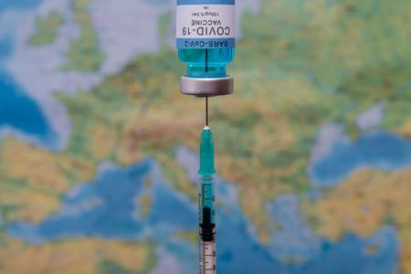 Variante do coronavírus, Ômicron, pode tornar-se dominante no mundo