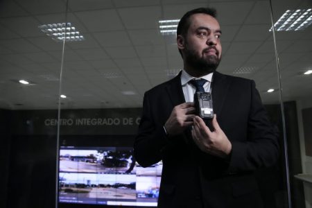 13122021 Policiais do Rio usarão a partir de hoje, câmeras acopladas ao uniforme gravando em video todo o período de trabalho. O equipamento pode melhorar as ações policiais (6)