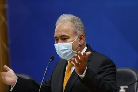 O ministro da Saúde, Marcelo Queiroga, e o ministro interino Relações Exteriores, Paulino Franco de Carvalho Neto, anunciam medida de cooperação humanitária internacional no enfrentamento à Covid-19 2