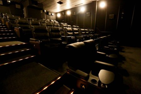 Poltronas em sala de cinema - Metrópoles