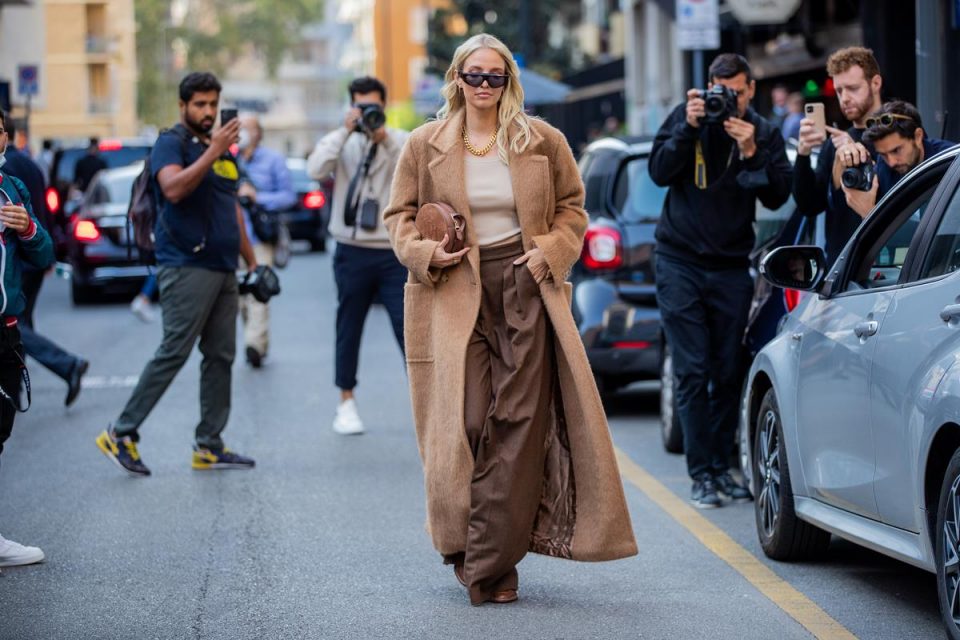 Calça wide leg no street style