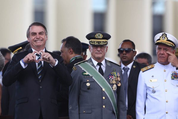 Jair Bolsonaro e comandantes militares