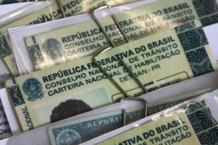 Carteiras de habilitação com clipes