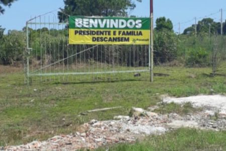 Placa de boas-vindas a Bolsonaro em São Francisco do Sul