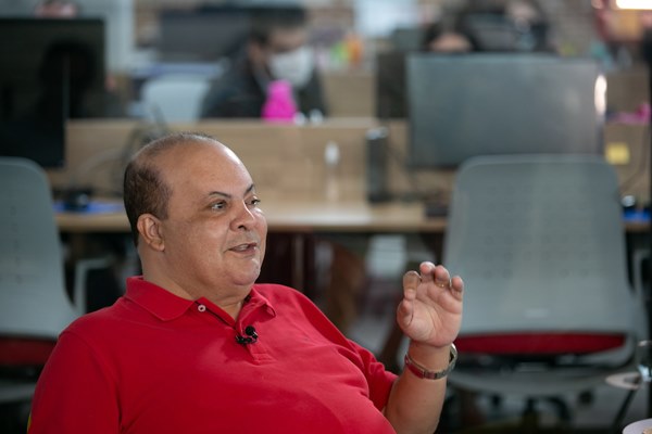 Homem de vermelho