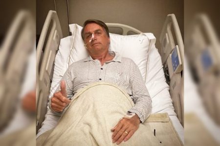 Bolsonaro internado por obstrução no intestino