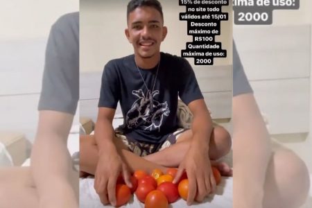 Goleiro Tomate tomates