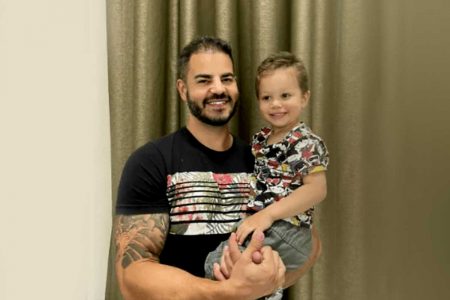 Delegado Carlos Alberto Gomes Pereira Filho ao lado do filho Arthur