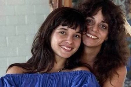 Foto colorida de Daniela Perez e Gloria Perez juntas - Metrópoles