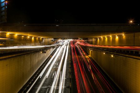 carros no túnel do eio monumental