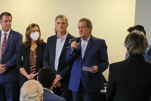 Convenção do PL: no centro, Valdemar e Renato Bolsonaro
