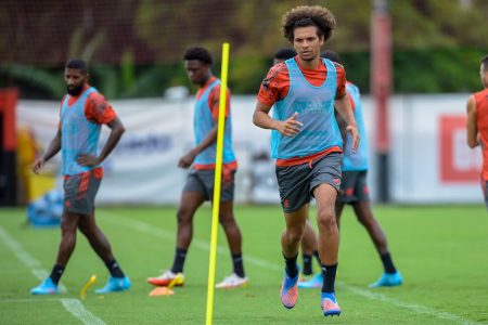Com Paulo Sousa, time titular do Flamengo estreia na temporada 2022