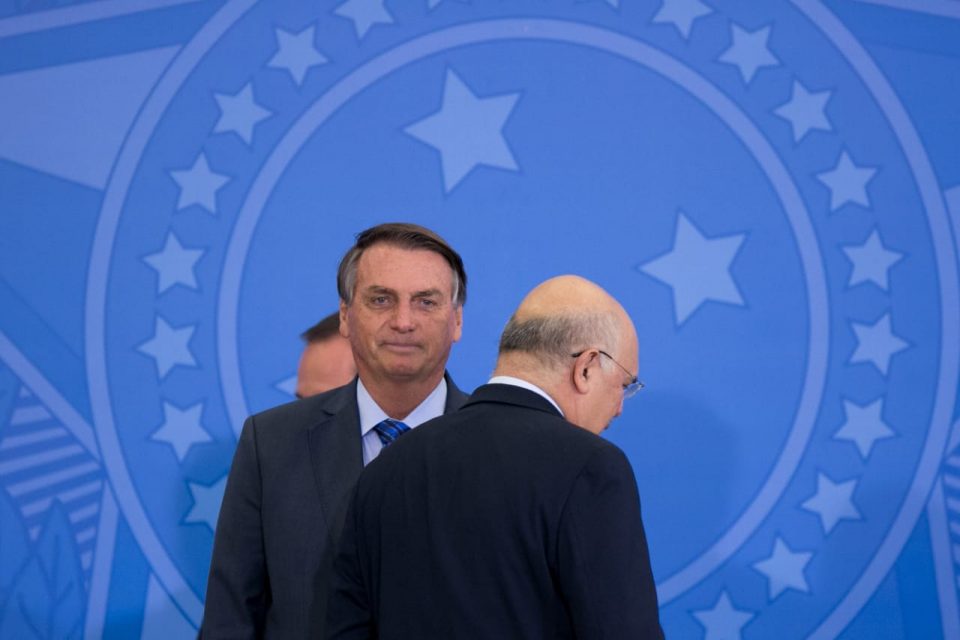 Bolsonaro e Milton Ribeiro assinam novo reajuste para professores da educação básica 0