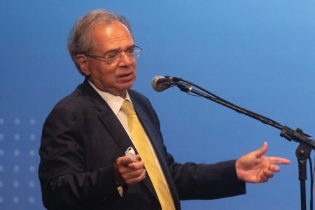 Ministro Paulo Guedes durante cerimônia da Caixa Econômica Federal “Democratizando o Acesso Ao Crédito”