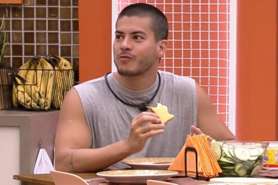 Arthur Aguiar como pão no BBB22