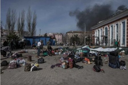Pessoas mortas em um ataque russo à estação de trem de Kramatorsk, em Donetsk