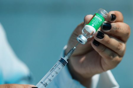 Fotografia colorida de vacinação astrazeneca