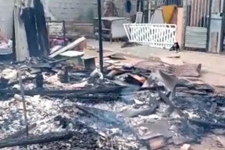 casa queimada após incêndio