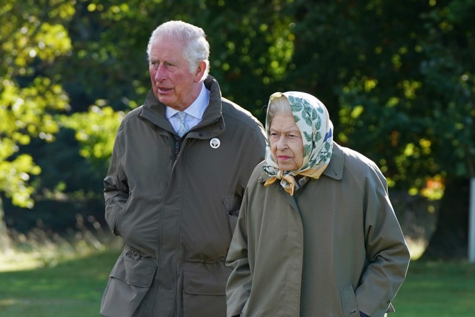 Príncipe Charles e Rainha Elizabeth
