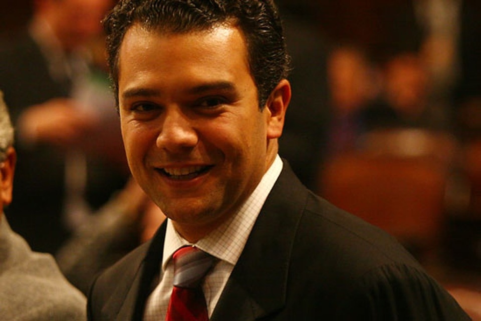 Homem de terno e gravata