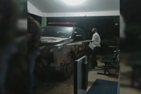 Delegado é afastado após prender médico que o impediu de furar fila em Cavalcante, Goiás