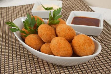 bolinho de camarao