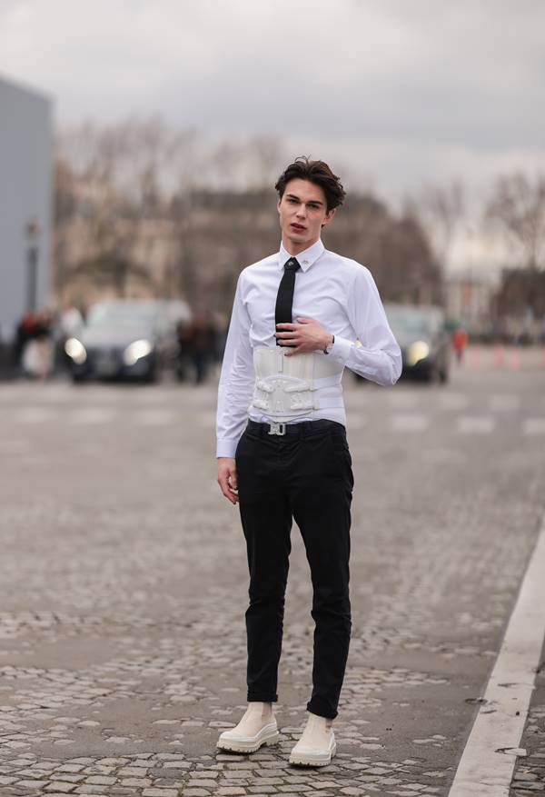 Modelagem corset no street style