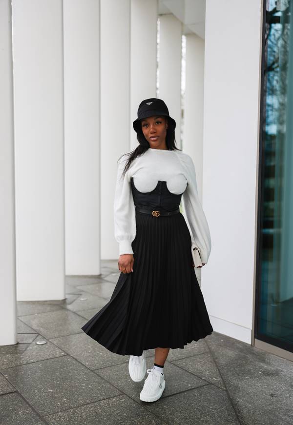Modelagem corset no street style