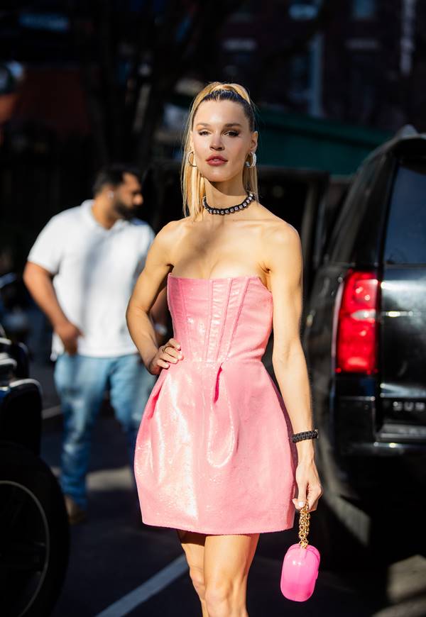 Modelagem corset no street style