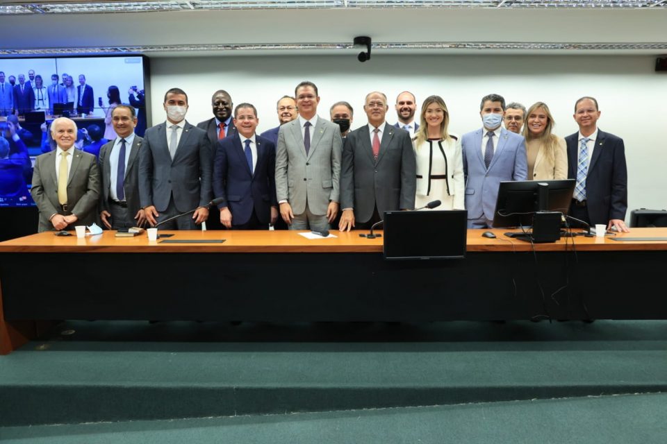 Nova composição da frente parlamentar evangélica, presidida pelo deputado Sóstenes Cavalcante, do DEM do Rio de Janeiro