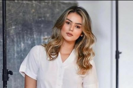 Eslovênia Marques, do BBB22, com os cabelos loiros