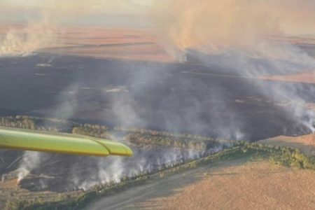 Incêndios dominam região